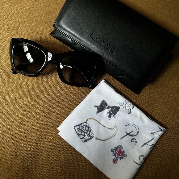 Chanel Cat Eye Sunglasses - SOLD OUT 2021 RUNWAY - Picture 13 of 15